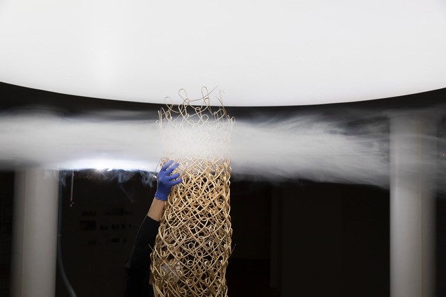 Enveloping atmospheres - experiment with structural textiles (knitted willow column)